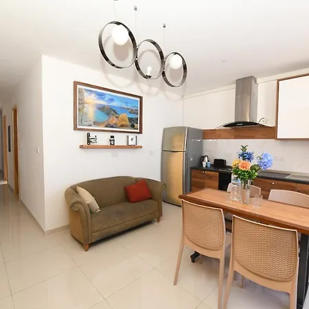 Under Penthouse Apartman *