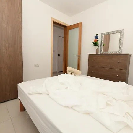 Under Penthouse Apartman San Pawl il-Baħar