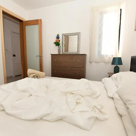 Under Penthouse Apartman *